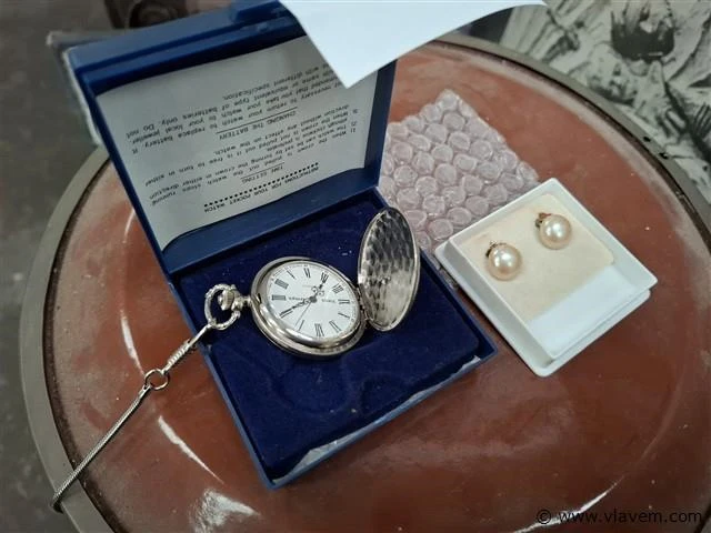 Zakhorloge & setje oorbellen - afbeelding 2 van  3
