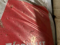 Zakken zand en stenen - afbeelding 4 van  4