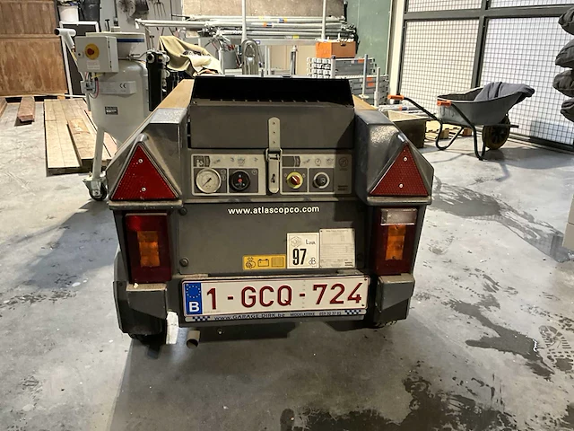 Zandstraalinstallatie compleet met compressor, ketel, ontvochtiger, slangen, straalslang en helm. - afbeelding 2 van  42