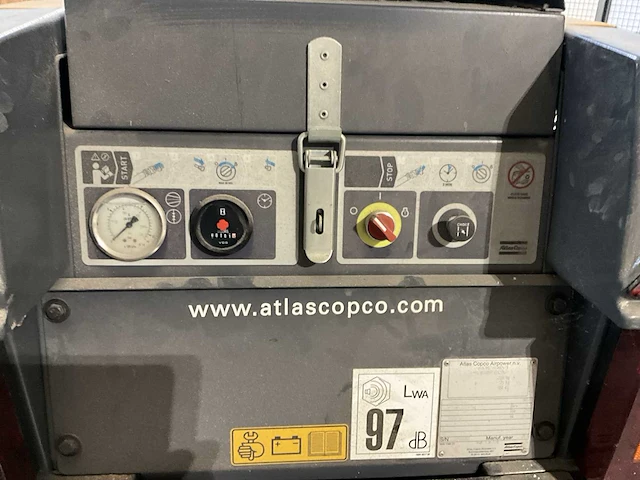 Zandstraalinstallatie compleet met compressor, ketel, ontvochtiger, slangen, straalslang en helm. - afbeelding 3 van  42