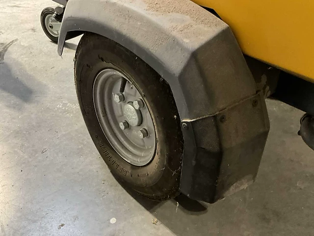 Zandstraalinstallatie compleet met compressor, ketel, ontvochtiger, slangen, straalslang en helm. - afbeelding 5 van  42