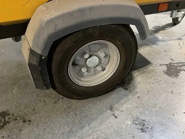 Zandstraalinstallatie compleet met compressor, ketel, ontvochtiger, slangen, straalslang en helm. - afbeelding 6 van  42