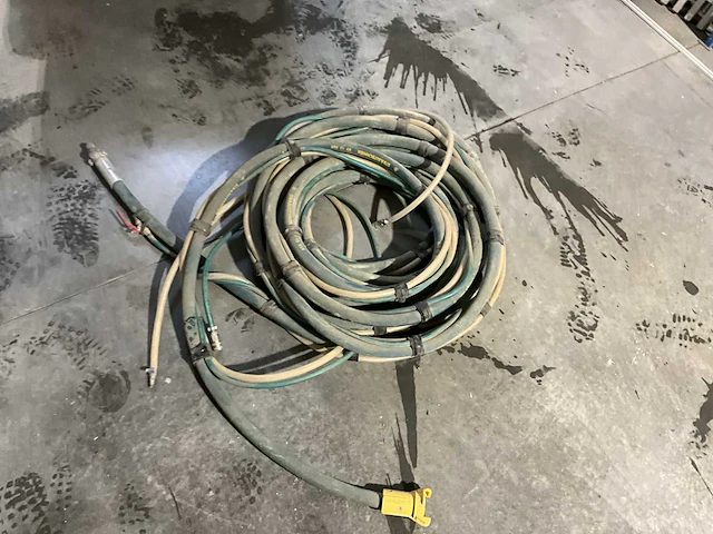 Zandstraalinstallatie compleet met compressor, ketel, ontvochtiger, slangen, straalslang en helm. - afbeelding 8 van  42