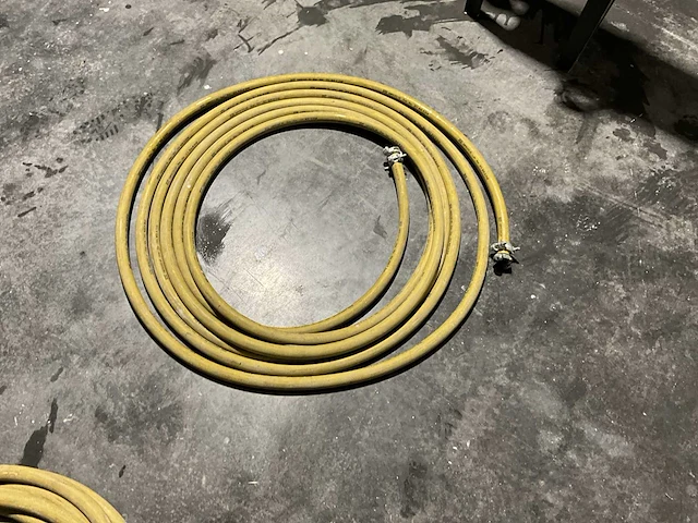 Zandstraalinstallatie compleet met compressor, ketel, ontvochtiger, slangen, straalslang en helm. - afbeelding 10 van  42