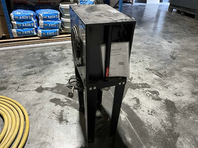 Zandstraalinstallatie compleet met compressor, ketel, ontvochtiger, slangen, straalslang en helm. - afbeelding 13 van  42