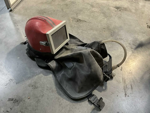 Zandstraalinstallatie compleet met compressor, ketel, ontvochtiger, slangen, straalslang en helm. - afbeelding 19 van  42