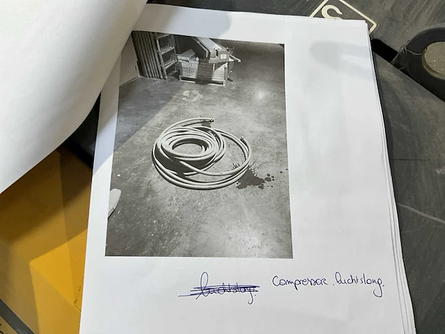 Zandstraalinstallatie compleet met compressor, ketel, ontvochtiger, slangen, straalslang en helm. - afbeelding 30 van  42