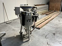 Zandstraalinstallatie compleet met compressor, ketel, ontvochtiger, slangen, straalslang en helm. - afbeelding 23 van  42