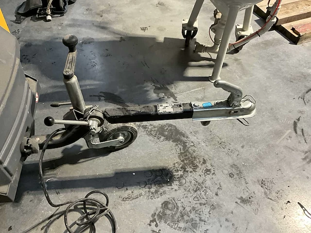 Zandstraalinstallatie compleet met compressor, ketel, ontvochtiger, slangen, straalslang en helm. - afbeelding 35 van  42