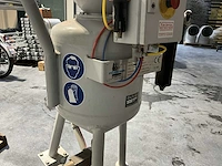 Zandstraalinstallatie compleet met compressor, ketel, ontvochtiger, slangen, straalslang en helm. - afbeelding 38 van  42