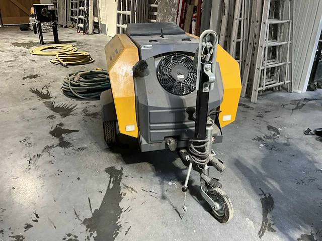 Zandstraalinstallatie compleet met compressor, ketel, ontvochtiger, slangen, straalslang en helm. - afbeelding 41 van  42