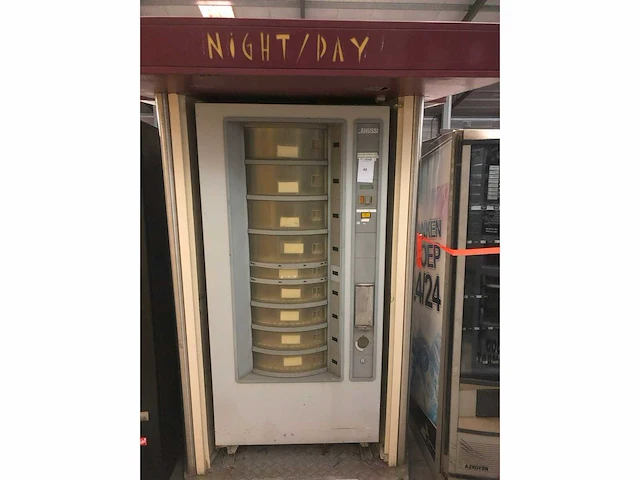 Zanussi - necta brood - behuziing - vending machine - afbeelding 1 van  2