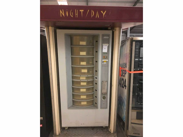 Zanussi - necta brood - behuziing - vending machine - afbeelding 2 van  2