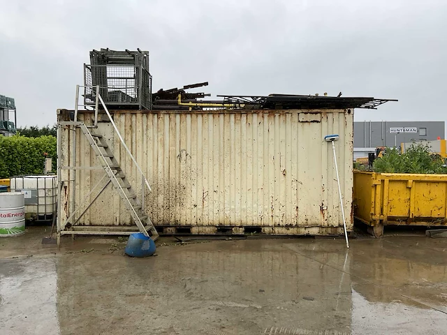 Zeecontainer met mazoutpomp - afbeelding 1 van  6
