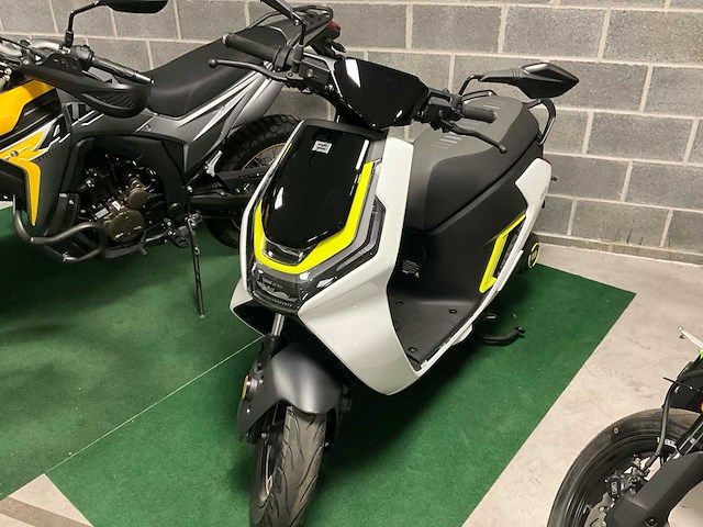 Zeeho (v. cf moto) ae6+ cyclo klasse b moto - afbeelding 1 van  13