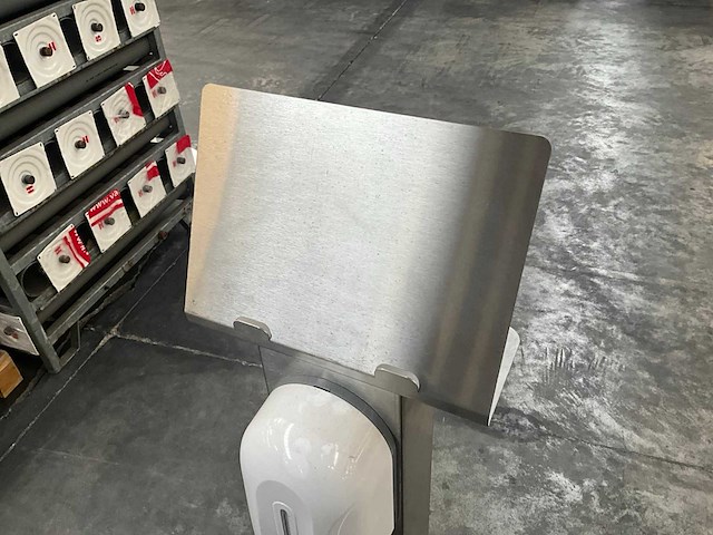 Zeepdispenser op voet (5x) - afbeelding 4 van  5