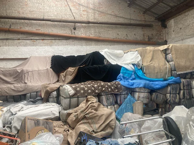 Zeer grote partij balen kledij - afbeelding 3 van  10
