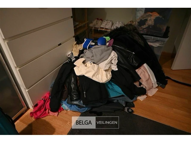 Zeer grote partij dameskleding schoenen & divers - afbeelding 12 van  18