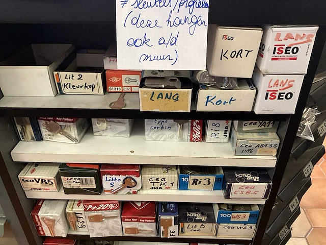 Zeer grote partij diverse blanco sleutels - afbeelding 14 van  37