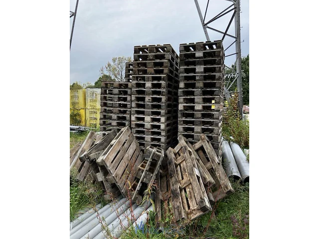 Zeer grote partij palleten bestaande uit plm 420 europalleten - afbeelding 3 van  16