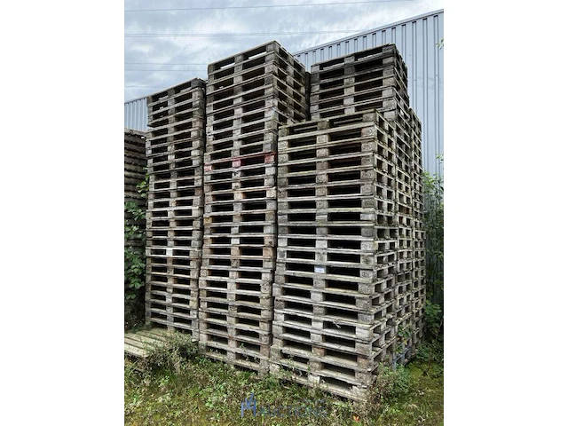 Zeer grote partij palleten bestaande uit plm 420 europalleten - afbeelding 1 van  16
