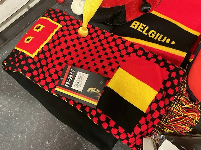 Zeer grote partij rode duivels gadgets - afbeelding 12 van  29