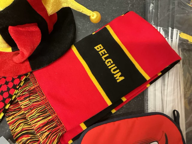 Zeer grote partij rode duivels gadgets - afbeelding 15 van  29