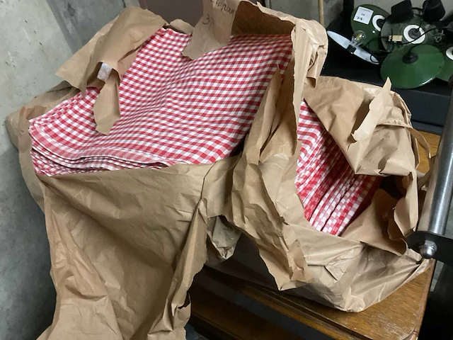 Zeer grote partij tafellakens en servietten - afbeelding 7 van  11