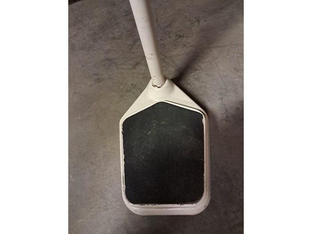 Zeer oude personenweegschaal+meetlat ziekenhuis - afbeelding 7 van  8