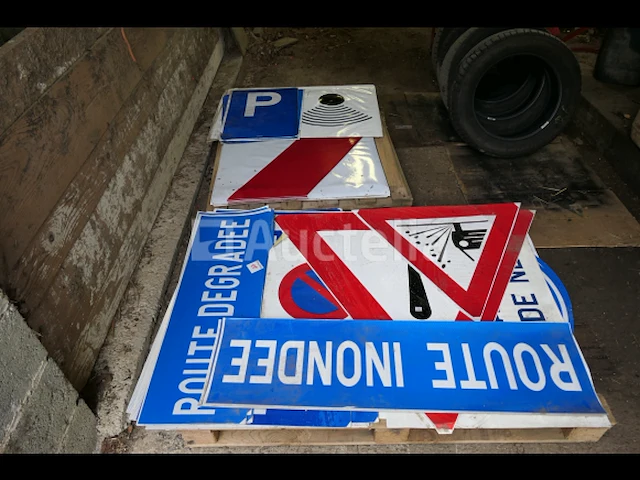 Zelfklevende bewegwijzering - afbeelding 1 van  3