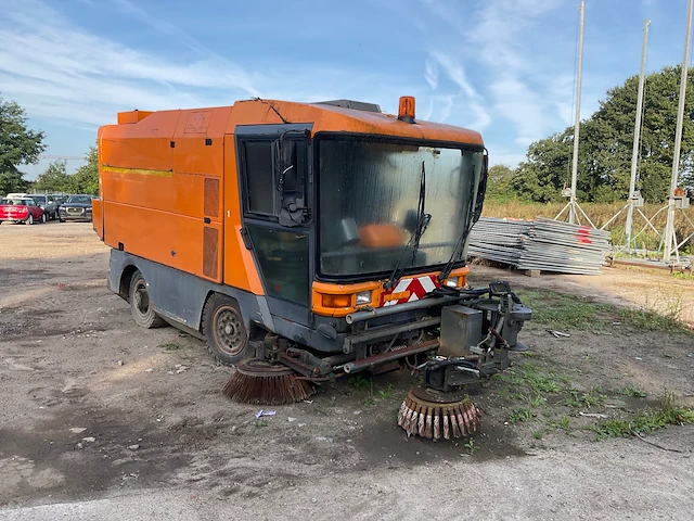 Zelfrijdende veegmachine - afbeelding 1 van  15