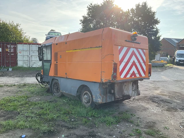 Zelfrijdende veegmachine - afbeelding 9 van  15