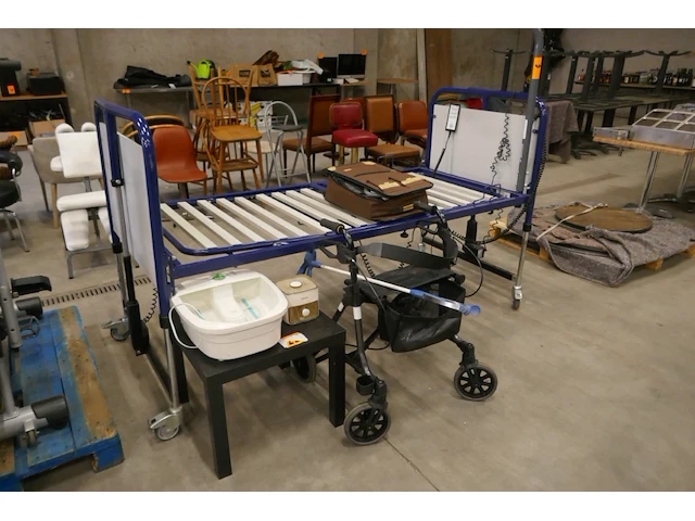 Ziekenhuisbed + cpap machine + diverse items - afbeelding 2 van  9