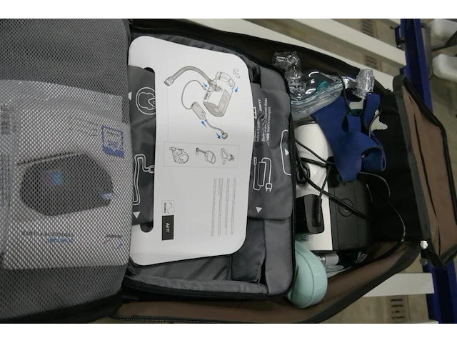 Ziekenhuisbed + cpap machine + diverse items - afbeelding 3 van  9