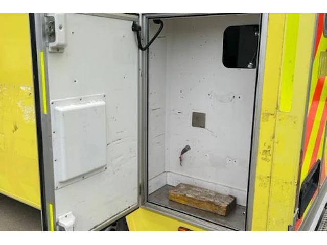 Ziekenwagen mercedes sprinter - afbeelding 7 van  41