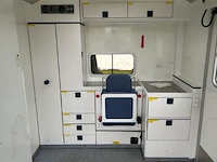 Ziekenwagen mercedes sprinter - afbeelding 9 van  41
