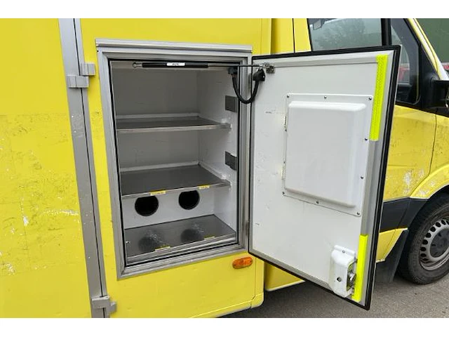 Ziekenwagen mercedes sprinter - afbeelding 19 van  41