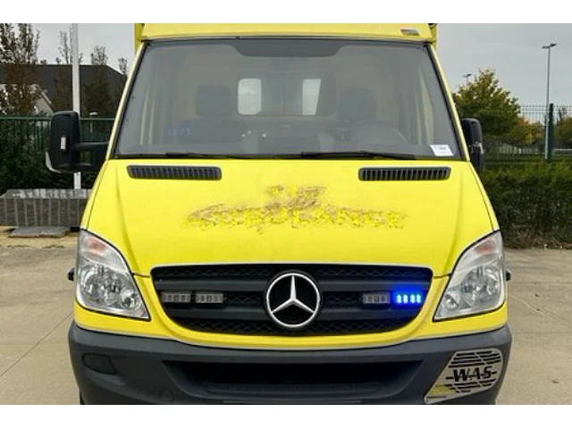 Ziekenwagen mercedes sprinter - afbeelding 12 van  41