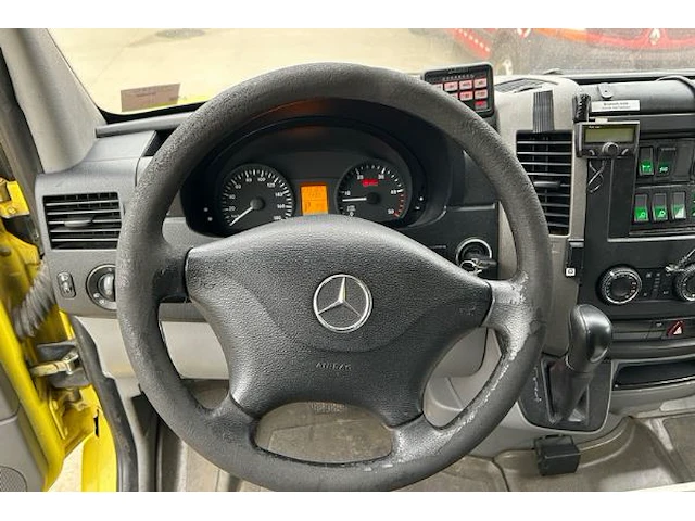Ziekenwagen mercedes sprinter - afbeelding 34 van  41