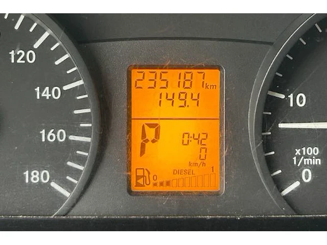 Ziekenwagen mercedes sprinter - afbeelding 38 van  41