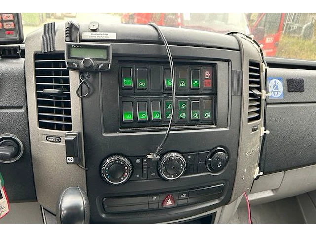 Ziekenwagen mercedes sprinter - afbeelding 39 van  41