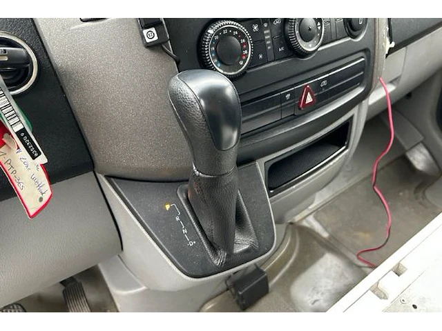 Ziekenwagen mercedes sprinter - afbeelding 40 van  41