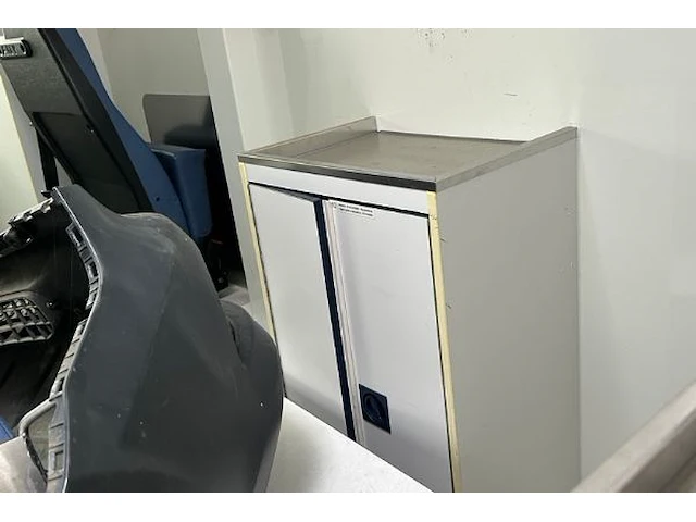 Ziekenwagen mercedes - afbeelding 2 van  16