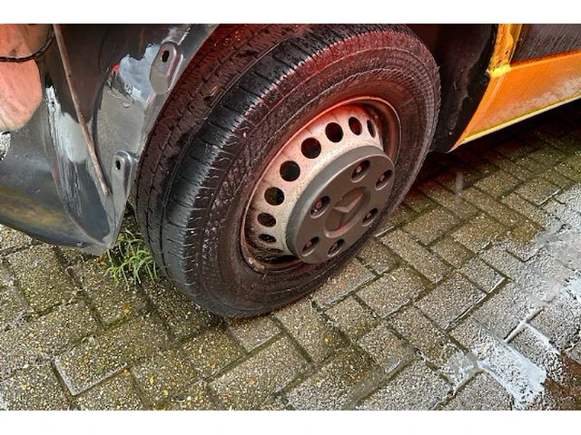 Ziekenwagen mercedes - afbeelding 7 van  16
