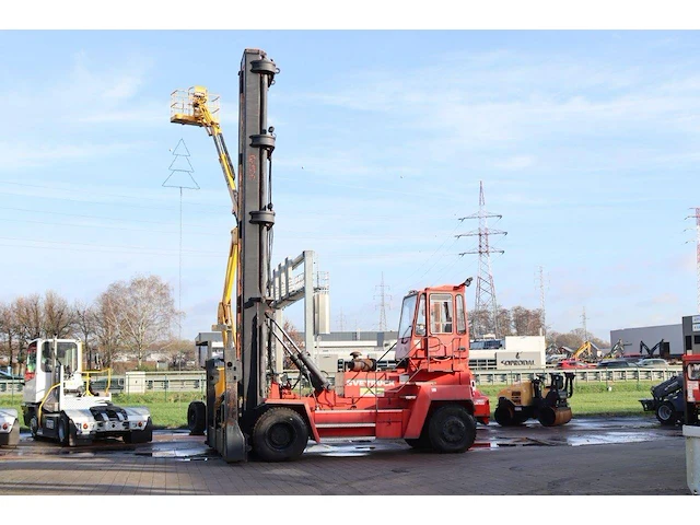 Zijlader 18ecs 42/6h diesel 9000kg 15.5m - afbeelding 1 van  1