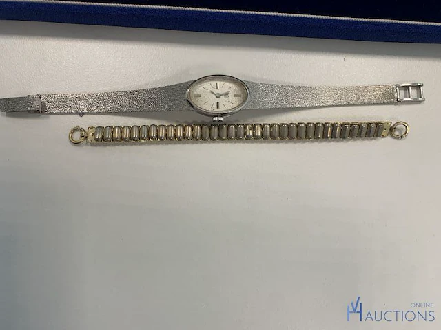 Zilverkleurige horloge met accessoire - afbeelding 2 van  11