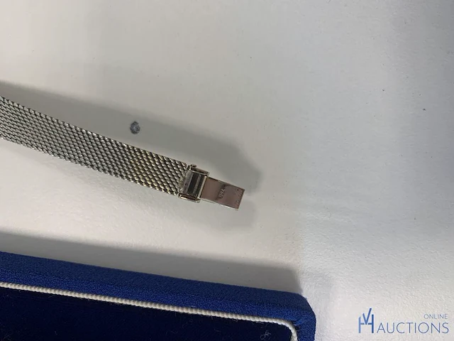 Zilverkleurige horloge met accessoire - afbeelding 5 van  11