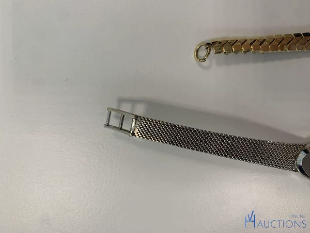 Zilverkleurige horloge met accessoire - afbeelding 6 van  11