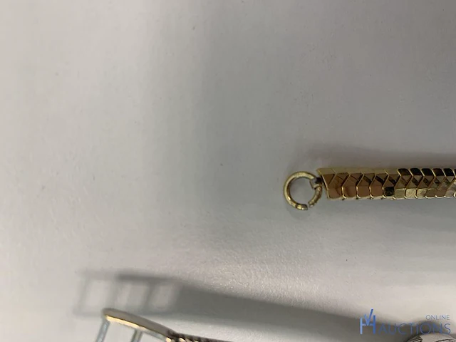 Zilverkleurige horloge met accessoire - afbeelding 8 van  11