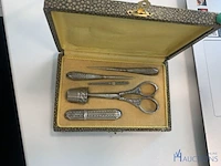 Zilverkleurige naaiset - afbeelding 1 van  5